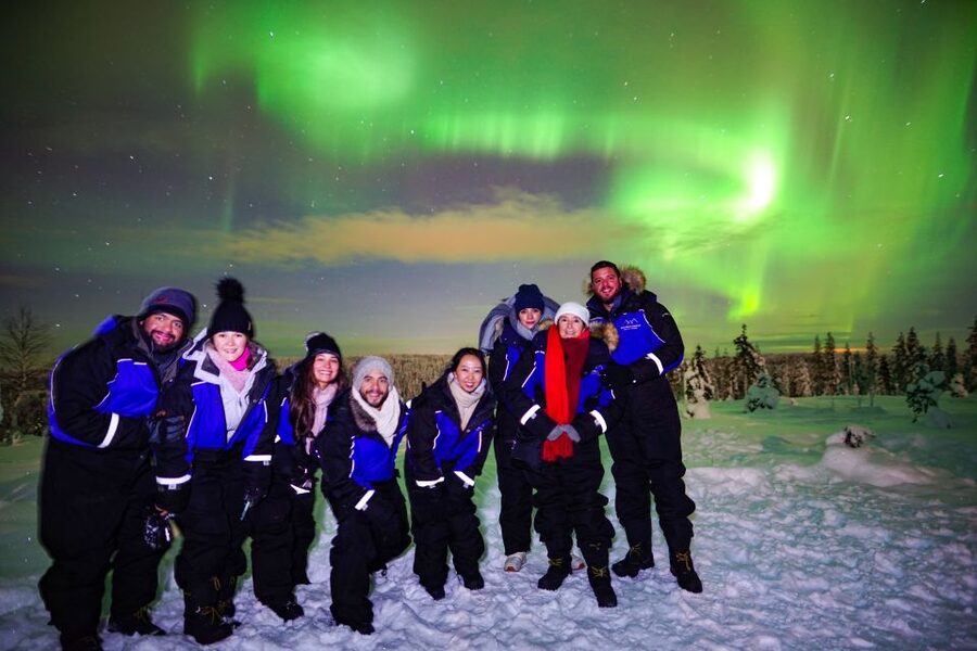Rovaniemi: Small-Group Northern Lights Wilderness Tour - Professional camera photos: why they look different