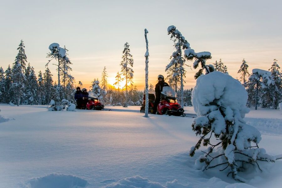 Rovaniemi: Snowmobile and Ice Fishing Adventure with Lunch - Snowmobile time: frozen rivers, lakes, and a ride that keeps moving