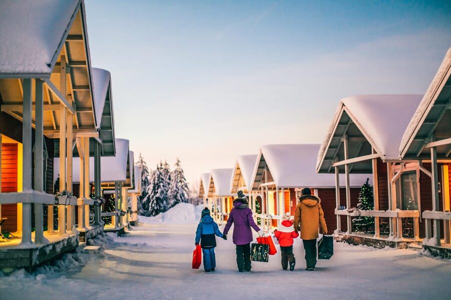 Rovaniemi: Tour to Santa Claus Village with Hotel pick up - 4 Hours of Free Time, Shopping, and How to Use It Well