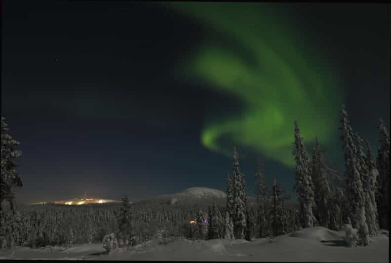 Ruka: Searching for the northern lights with snowshoes - What the walk feels like: briefings, headlamps, and a 2-5 km route