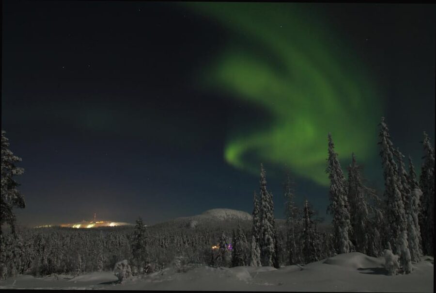 Ruka: Searching for the northern lights with snowshoes - Getting started near Ruka Safaris, and what 19:00 really means