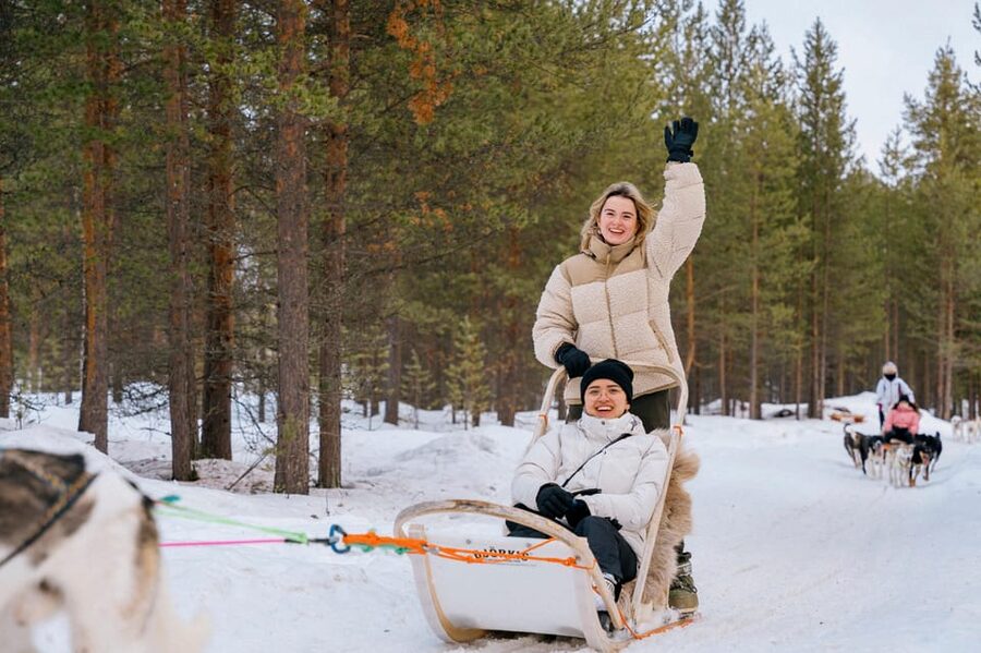 Saariselkä: 10KM Husky Safari with kennel visit - Safety briefing, what you need to do before the sled moves
