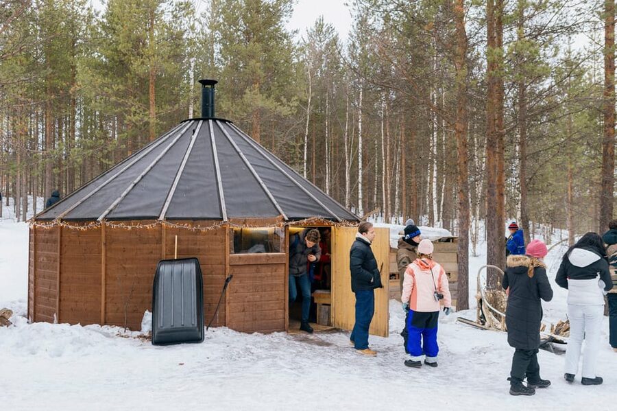 Saariselkä: 10KM Husky Safari with kennel visit - On the 10 km track, driving time and how it actually feels