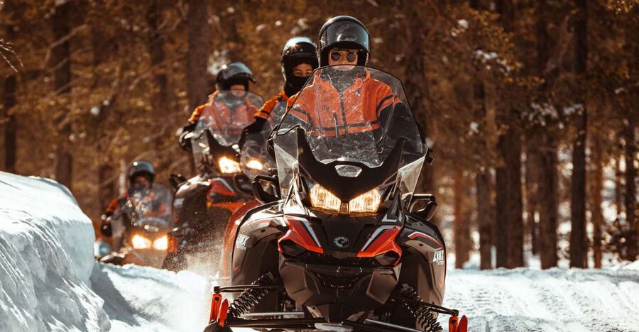 Saariselkä: Full Day Adventure with Snowmobiles - Driving the Arctic: long tracks, pacing, and what to expect on the snowmobile