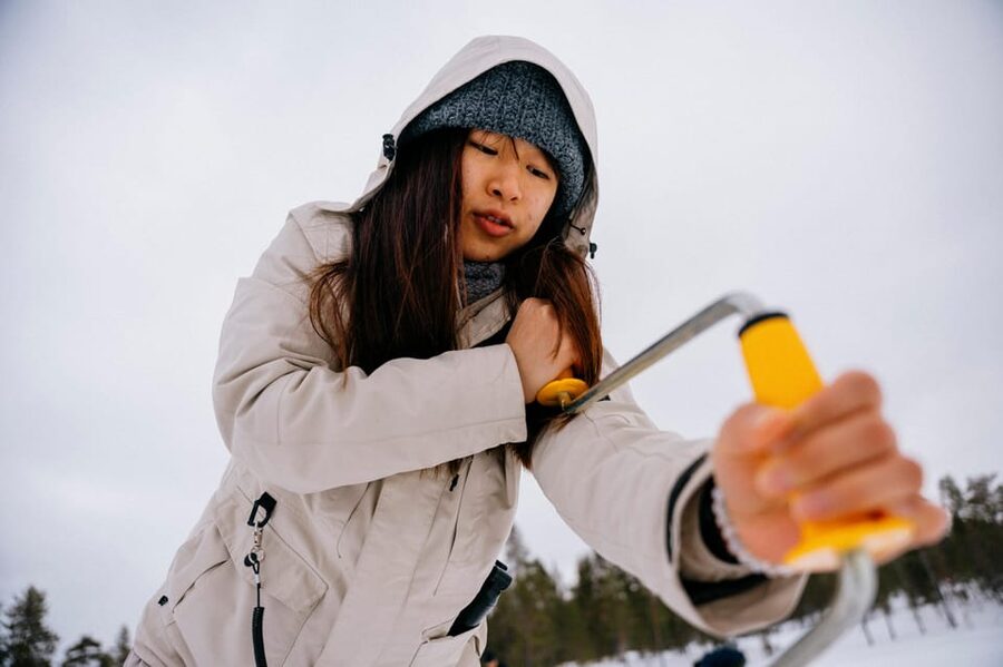 Saariselkä: Ice Fishing Adventure - The auger lesson: how you actually start ice fishing