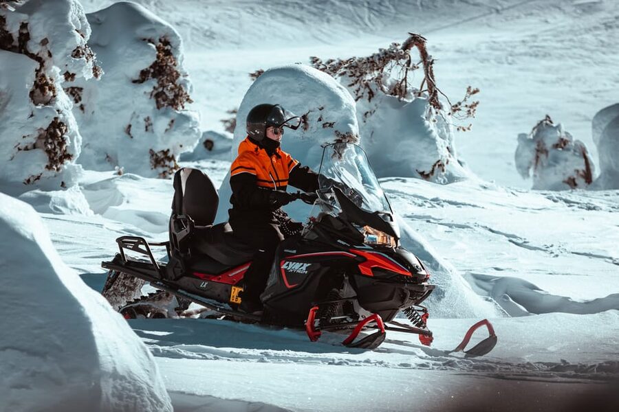 Saariselkä: Snowmobile Ride with Hot Drinks - Drivers, Licensing, and Group Setup You Should Plan For