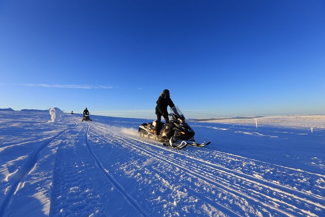 Snowmobiling Adventure in Levi - From pickup to the snowmobiles: what happens before you go