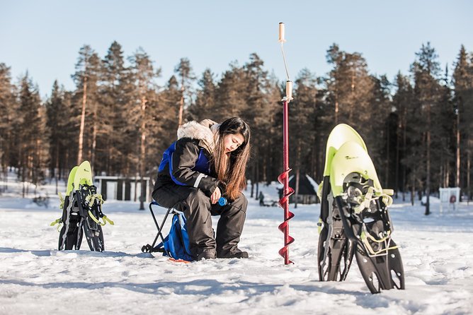 Snowshoeing and Ice Fishing Tour - The forest to the frozen lake: when the pace changes
