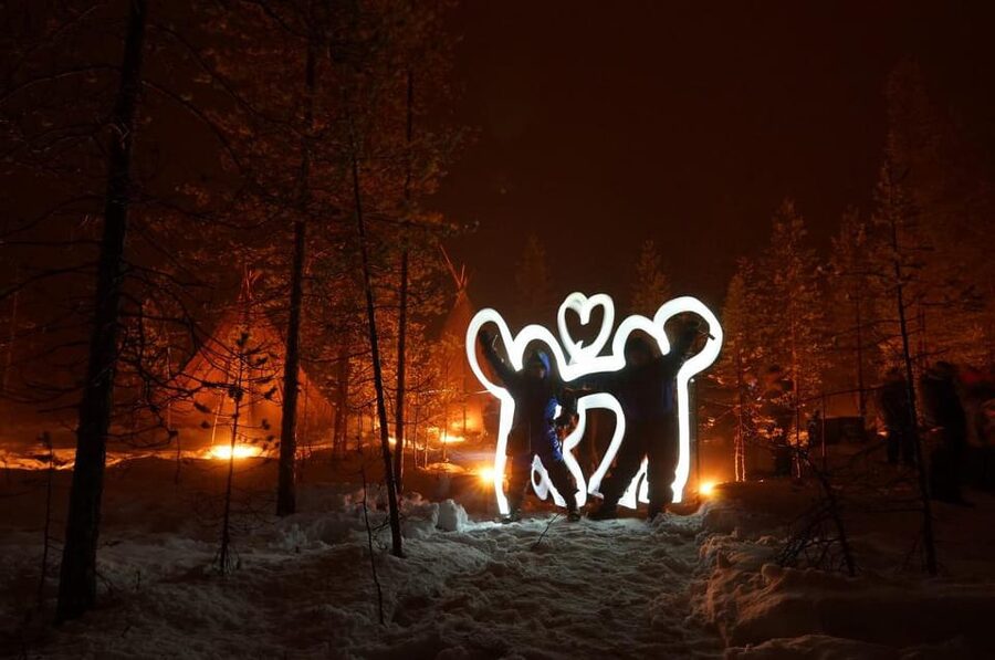 Ylläs: Seeking Northern Lights Photo Tour - The photographer-guide role: you get coached and photographed