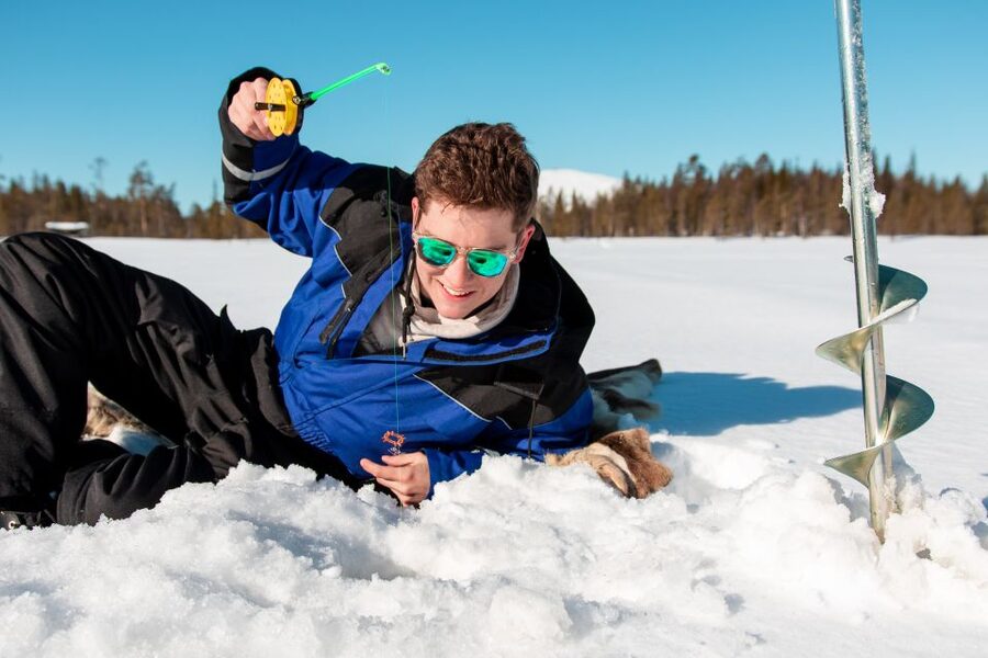Ylläs: Snowmobile Adventure with Ice Fishing - Getting Started in Ylläsjärvi: Transfers and Meeting Time Matter