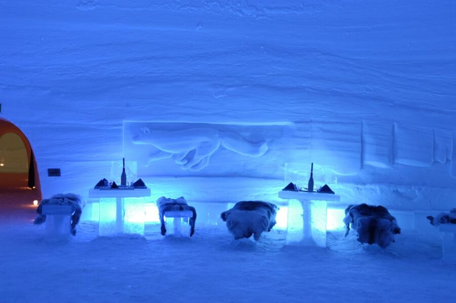 Ylläs: Snowmobile Tour to Arctic Snow Village & Snack - The 25 km snowmobile safari through Lappish winter nature