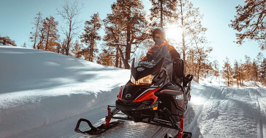 Ylläs: Wilderness Snowmobile Tour - Getting geared up: winter clothing, instructions, and the driving rules